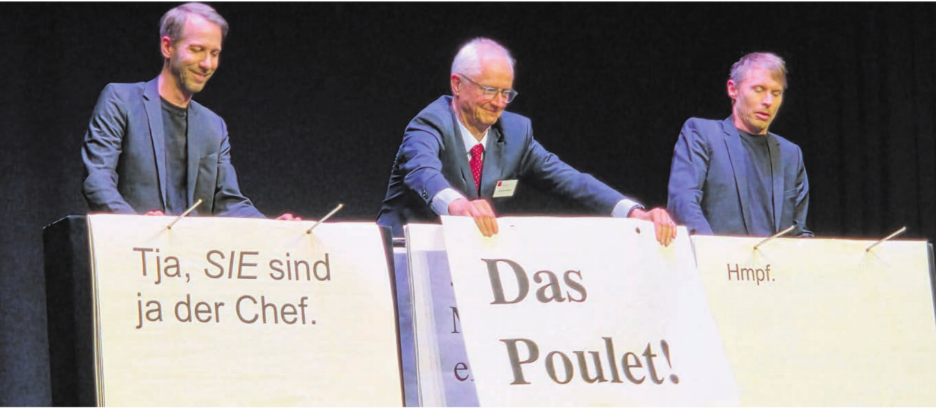ibw-Verwaltungsratspräsident Hans-Ulrich Pfyffer (Mitte) beweist, dass er mit dem Komikerduo «Ohne Rolf» Jonas Anderhub (links) und Christof Wolfisberg mithalten kann.    Bilder: Monica Rast - Das Bild wird blockiert. – Möglicherweise durch einen aktiven Adblocker.