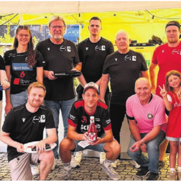 Country-Flair mitten in Wohlen - Sogar Alex Milosevic, der Trainer der ersten Mannschaft, packte an. Handball Wohlen sorgte für das leibliche Wohl der Konzertbesucher.
