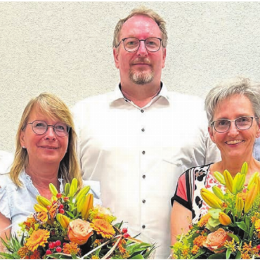 Tragfähige Lösungen im Visier - Ehrungen und Verabschiedungen (v. l.): Markus Küng, Steuerkommission Gemeinde Niederwil und Kassier Mitte; Grossrätin Karin Koch Wick, Gastrednerin; Shimeon Balmer, Co-Präsident Mitte; Cornelia Stutz, Co-Präsidentin Mitte; Christian Hufschmid, Finanzkommission Gemeinde Niederwil. Bild: zg