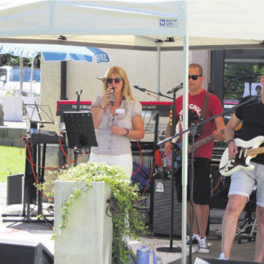 Gelebte Inklusion, Gemeinschaft und gute Stimmung - Livemusik und vieles mehr gab es zum diesjährigen Gärtnerhausfest.
Bilder: zg