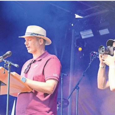 Der grossen Hitze getrotzt - OK-Chef Philippe Wyser, hier beim Eröffnungsakt, ist an diesem Wochenende vielleicht der glücklichste Mensch in Villmergen. Bilder: Chregi Hansen / spr