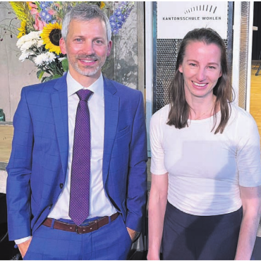 Aufbruch in neue Gefilde - Gastrednerin Susanne Küng und Kanti-Rektor Matthias Angst: «Aufbruch in neue Gefilde.»