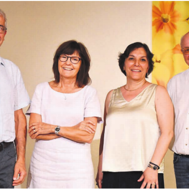 Integration über die Sprache - Stehen mit viel Engagement für den Verein ein (v. l.): Präsident Georg Merki, Jubilarin Erna Aerne, Geschäftsführerin Lalita Wild und Andrea Duschén (scheidender Präsident). Bild: Monica Rast