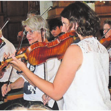 Begeisternde slawische Klänge - Das Konzert des Orchesters Bremgarten zog seine Besucher in den Bann.   Bild: aha