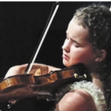 Musik ganz nah - Die 14-jährige Geigerin Enda Unseld tritt mit dem Oliver Schnyder Trio auf. Bild: zg