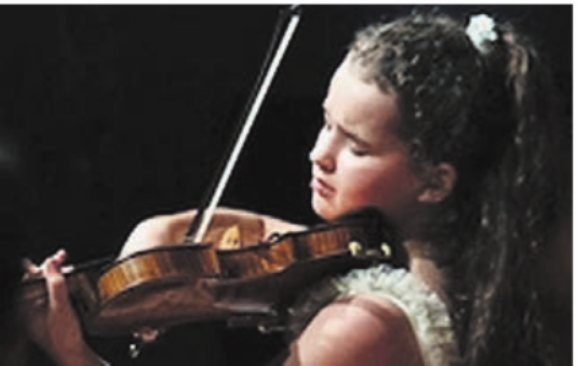 Die 14-jährige Geigerin Enda Unseld tritt mit dem Oliver Schnyder Trio auf. Bild: zg - Das Bild wird blockiert. – Möglicherweise durch einen aktiven Adblocker.