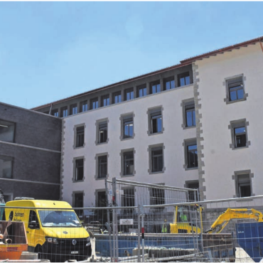 Neue Leitlinien gesetzt - Die Gemeinde Wohlen steht weiterhin vor finanziellen Herausforderungen – vor allem wegen Investitionen in den Schulraum (im Bild das erneuerte Halde-Zentrum, das nach den Sommerferien bezogen wird). Mit dem Legislaturprogramm präsentiert der Gemeinderat neue Entwicklungsschritte. Bild: Daniel Marti