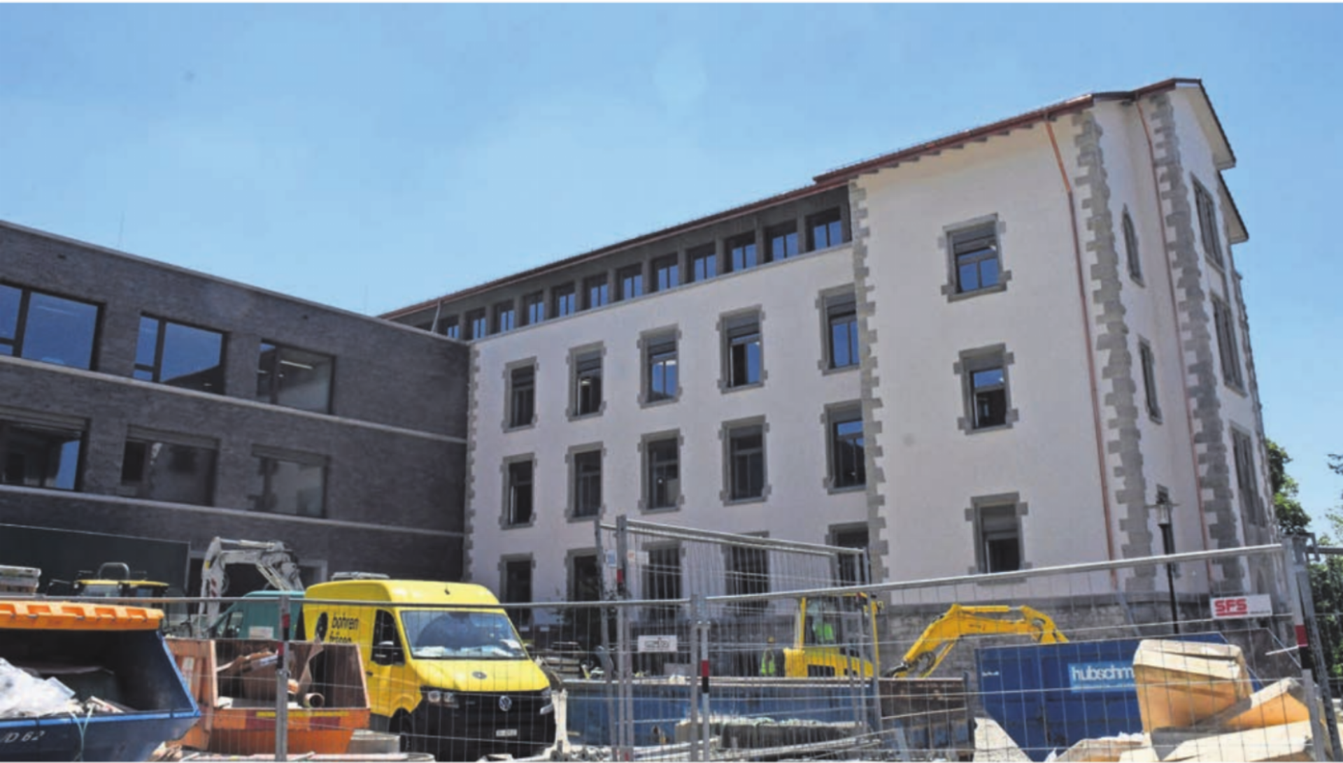 Die Gemeinde Wohlen steht weiterhin vor finanziellen Herausforderungen – vor allem wegen Investitionen in den Schulraum (im Bild das erneuerte Halde-Zentrum, das nach den Sommerferien bezogen wird). Mit dem Legislaturprogramm präsentiert der Gemeinderat neue Entwicklungsschritte. Bild: Daniel Marti - Das Bild wird blockiert. – Möglicherweise durch einen aktiven Adblocker.