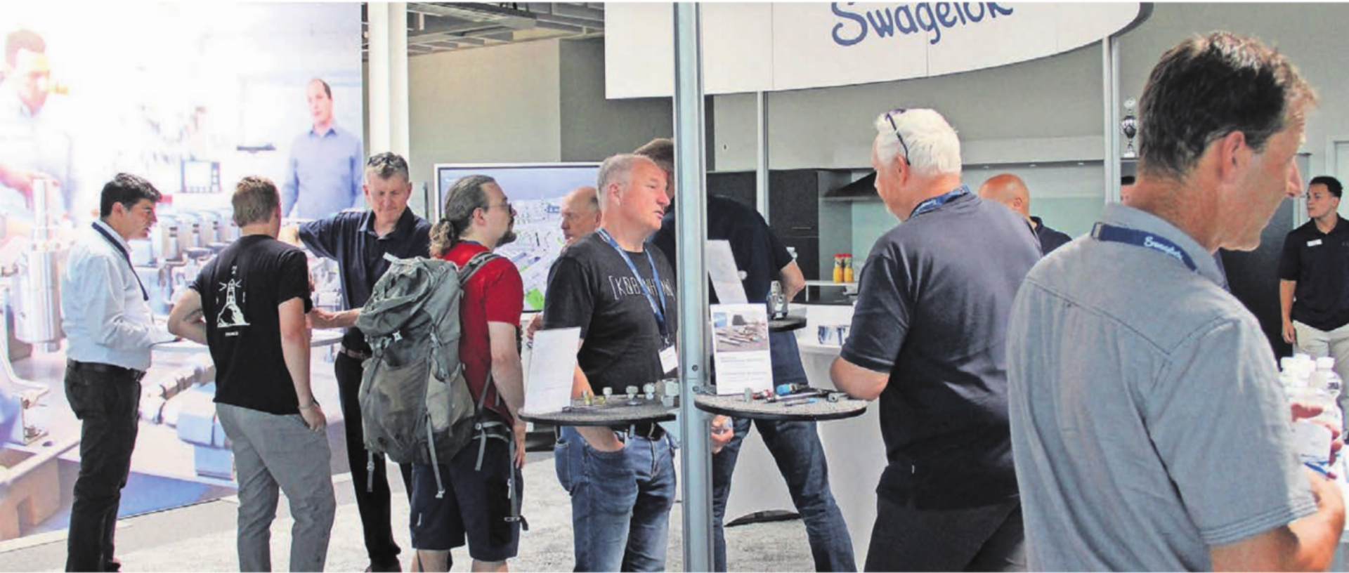 Etliche Partner waren vor Ort: das Eidgenössische Institut für Metrologie und Vertreter der Fachhochschule, der FHNW sowie vom ETH-Fokusprojekt, das an einem wasserstoffbetriebenen Flugzeug arbeitet. Bilder: Patrick Fischer - Das Bild wird blockiert. – Möglicherweise durch einen aktiven Adblocker.