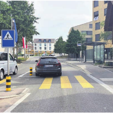 Fussgänger angefahren - Der Unfall ereignete sich auf dem Fussgängerstreifen beim Dorfplatz. Bild: pz