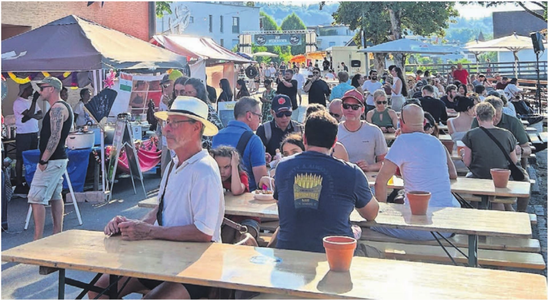 Bereits am Mittwochabend zog das Reussfoodfestival viele Besucher an. Bild: sab - Das Bild wird blockiert. – Möglicherweise durch einen aktiven Adblocker.