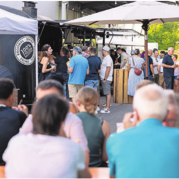 Ehren, geniessen und tanzen - Gemütliches Ambiente, relaxte Stimmung. «Next Level» kommt an beim Publikum. Bilder: mm