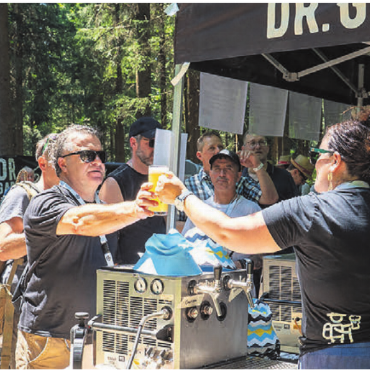 Aus Liebe zum Hopfengetränk - Die Brauereien (hier Dr. Gab’s vom Genfersee) sorgten für viele Biere. Bilder: Stefan Hotz