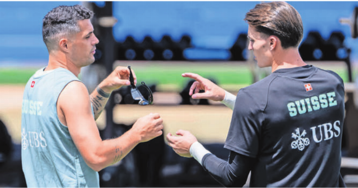 Nati-Captain Granit Xhaka (links) und der Beriker Marvin Keller. Bild: Freshfocus