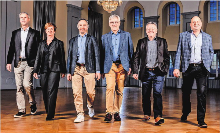 Der neu zusammengestellte Gemeinderat geht gemeinsam in eine Richtung. Diese wurde in der Legislaturplanung festgelegt. Von links: Gemeindeschreiber Severin Bättig, Marlies Laubacher, Gemeindepräsident Hans-Peter Budmiger, Vizepräsident Daniel Räber, Jörg Weiss und Herbert Meier. Bild: Archiv Der neu zusammengestellte Gemeinderat geht gemeinsam in eine Richtung. Diese wurde in der Legislaturplanung festgelegt. Von links: Gemeindeschreiber Severin Bättig, Marlies Laubacher, Gemeindepräsident Hans-Peter Budmiger, Vizepräsident Daniel Räber, Jörg Weiss und Herbert Meier. Bild: Archiv