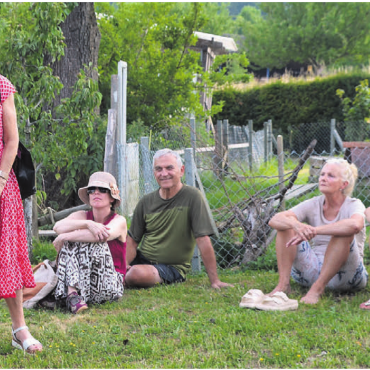 Sommerpause im Probebetrieb - Bei der Durchlaufprobe bietet sich den Darstellerinnen und Darstellern Gelegenheit, den anderen zuzuschauen.