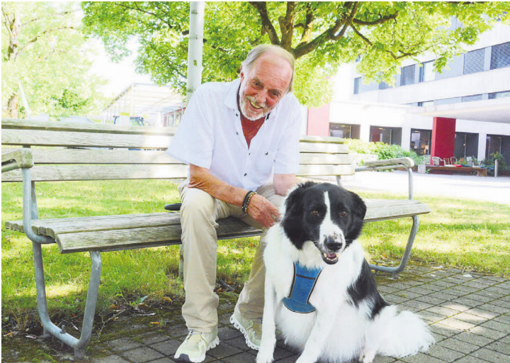 Palina hat Urs Bosisio immer begleitet in den Reusspark. Und hat sowohl den Bewohnern als auch den Mitarbeitenden viel Freude bereitet. Jetzt gehen quasi beide in den Ruhestand. Bild: Chregi Hansen