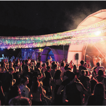 Viele Stile, viele Sprachen - Das Open Air Stoppelfäld lockt auch bei seiner fünften Ausgabe mit einem vielfältigen Angebot an Musikstilen und einer tollen Atmosphäre. Bilder: pd