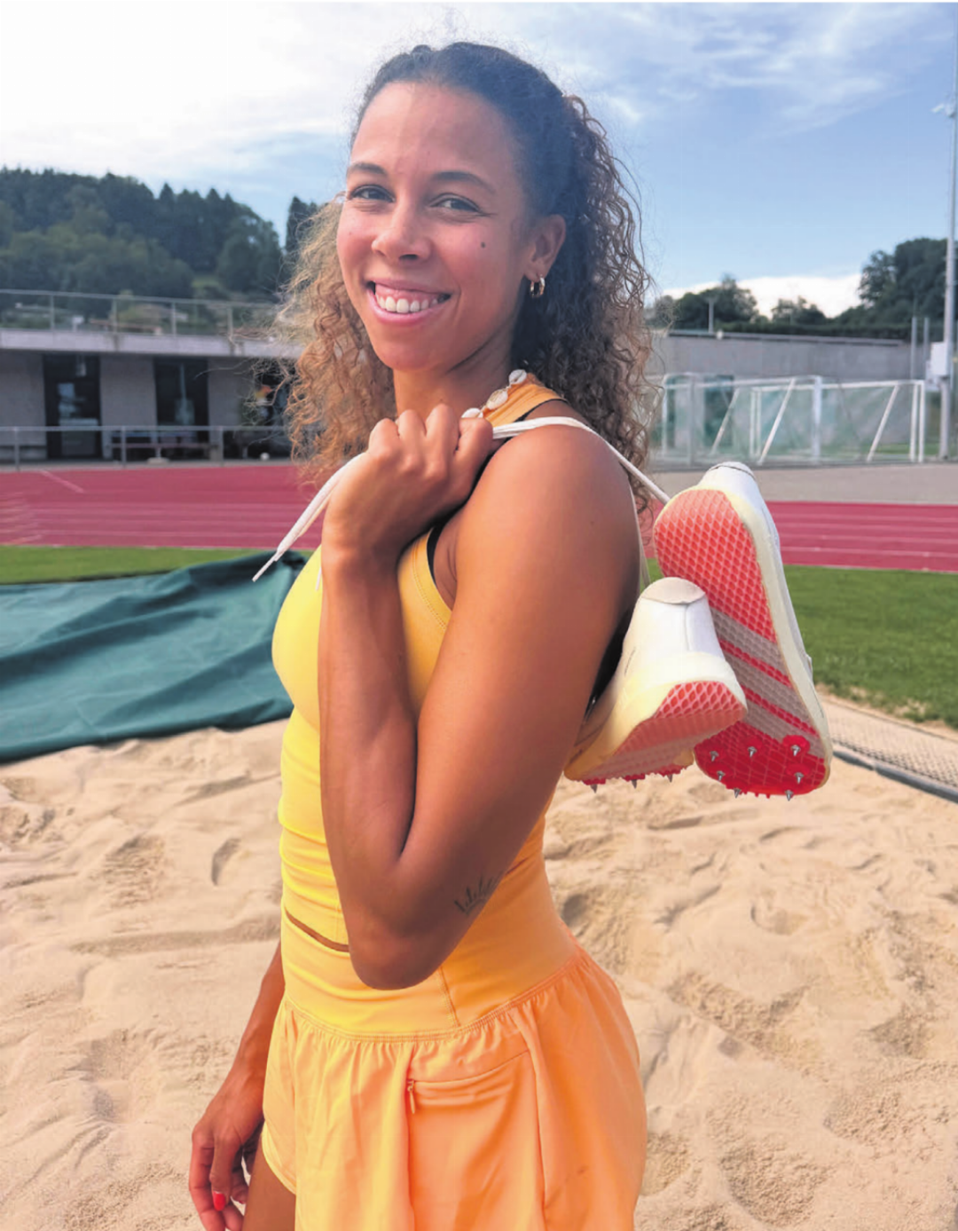 Der Eiskanal ist Vergangenheit. In Zukunft springt Melanie Hasler «mit Vollgas» und mit Nagelschuhen in den Sand. Bilder: Stefan Sprenger Der Eiskanal ist Vergangenheit. In Zukunft springt Melanie Hasler «mit Vollgas» und mit Nagelschuhen in den Sand. Bilder: Stefan Sprenger