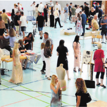 Ganz schön kreativ - Basar der spannenden Ideen und tollen Arbeiten: Die Ausstellung in der Turnhalle Hof stiess auf grosses Interesse. Bilder: Chregi Hansen