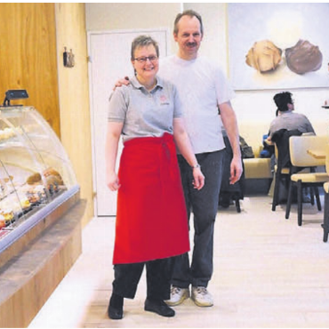 Ära geht zu Ende - Im Januar 2017 eröffneten André und Pia Bättig die neue Filiale samt Café. Für dieses Lokal wird jetzt ein Nachfolger gesucht.