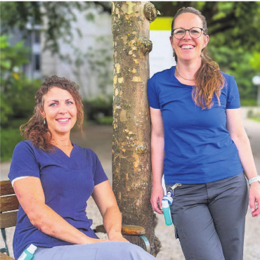 Pflege vor der Haustür - Andrea Budmiger (rechts) und Daniela Huber. Bild: zg