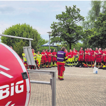 Mehr als nur eine Übung - In der Übungsbesprechung lässt man die Ereignisse nochmals Revue passieren – und zieht wertvolle Lehren. Bilder: sca
