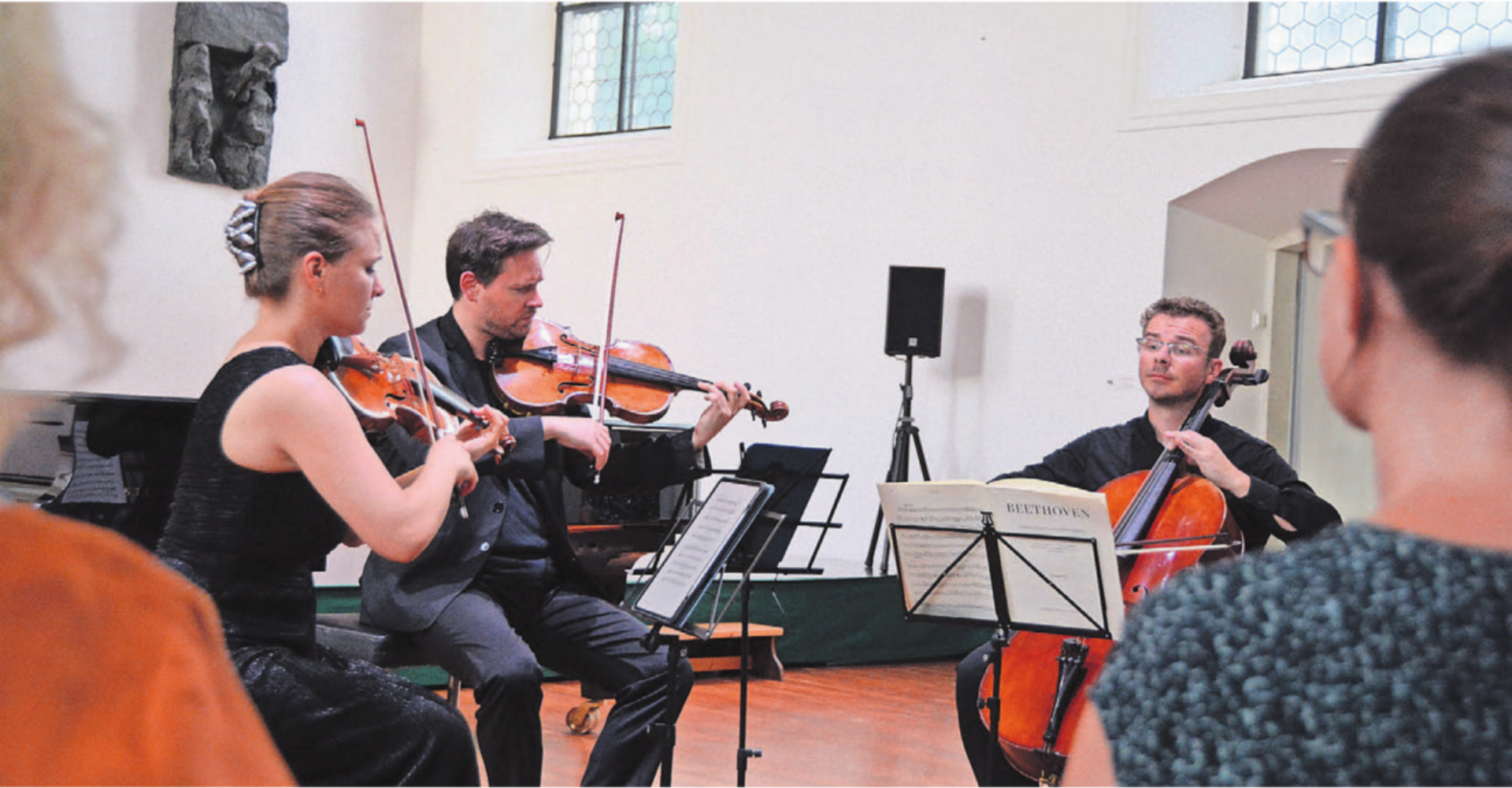 Julia Fischer, Adrien La Marca und Benjamin Nyffenegger (v. l.) präsentieren das Streichtrio von Ludwig van Beethoven. Bild: Annemarie Keusch - Das Bild wird blockiert. – Möglicherweise durch einen aktiven Adblocker.