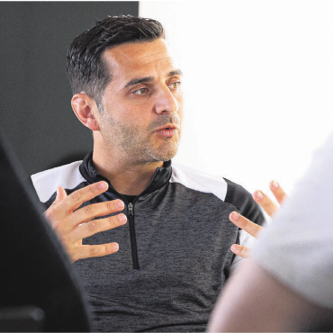 «Einer der Besten der Welt» - Der Freiämter Fedayi San ist als Video Assistant Referee eine Klasse für sich  und hatte schon sieben Einsätze an der Fussball-Weltmeisterschaft. Bild: SFV