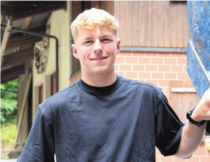 Noah Strebel arbeitet gern mit Holz und ist am liebsten draussen unterwegs. Der Beruf des Forstwarts ist daher fast schon eine logische Wahl, im Forstbetrieb Lindenberg fand er den idealen Lehrbetrieb. Bild: Chregi Hansen Noah Strebel arbeitet gern mit Holz und ist am liebsten draussen unterwegs. Der Beruf des Forstwarts ist daher fast schon eine logische Wahl, im Forstbetrieb Lindenberg fand er den idealen Lehrbetrieb. Bild: Chregi Hansen