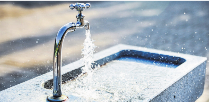 Im Gegensatz zu vielen anderen Gemeinden hat Wohlen noch keine Wasserprobleme. Trotzdem ist es sinnvoll, schon jetzt sparsam mit dem kostbaren Gut umzugehen    Bild: pixabay.de