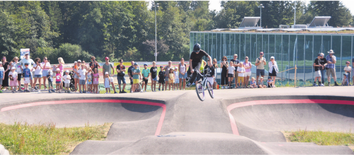 Bereits bei der Eröffnung der Pumptrackanlage wurde eine grosses Show von Profis auf der Anlage gezeigt. Ende August folgt mit der PumpKing Challenge ein weiteres Highlight. Bild: Archiv / sab Bereits bei der Eröffnung der Pumptrackanlage wurde eine grosses Show von Profis auf der Anlage gezeigt. Ende August folgt mit der PumpKing Challenge ein weiteres Highlight. Bild: Archiv / sab