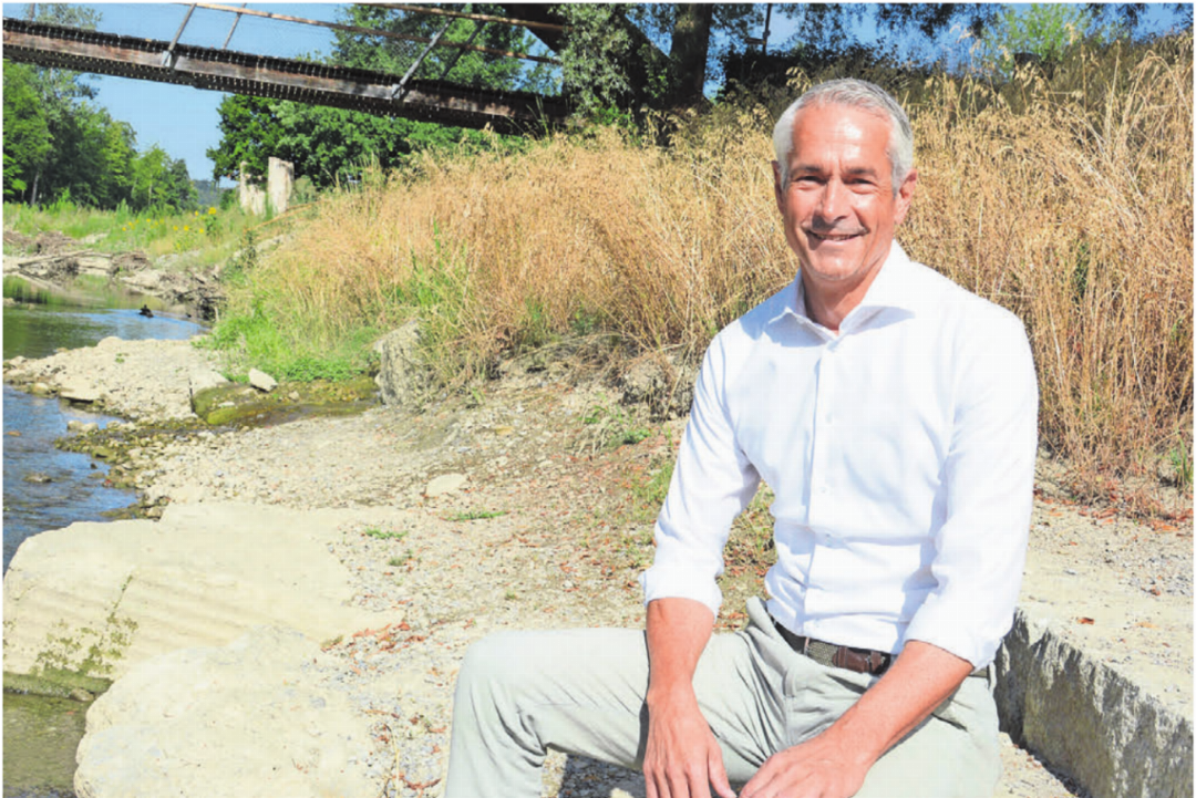 Patrick Keller hat Freude an der laufenden Bünzrenaturierung. «Das bringt eine Aufwertung des Dorfes», sagt er. Bild: Chregi Hansen Patrick Keller hat Freude an der laufenden Bünzrenaturierung. «Das bringt eine Aufwertung des Dorfes», sagt er. Bild: Chregi Hansen