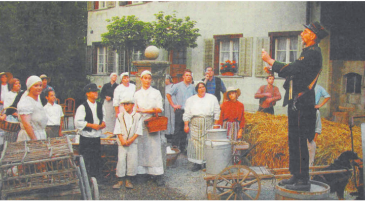 Zum 100-Jahr-Jubiläum führten Niederwil und Nesselnbach das grosse Freilichtspiel «E sone Gmein(d)heit» auf. Jetzt, 25 Jahre später, gibt es zwar kein Theater, aber viel Musik und eine nostalgische Fotoreise. Bild: Archiv Zum 100-Jahr-Jubiläum führten Niederwil und Nesselnbach das grosse Freilichtspiel «E sone Gmein(d)heit» auf. Jetzt, 25 Jahre später, gibt es zwar kein Theater, aber viel Musik und eine nostalgische Fotoreise. Bild: Archiv