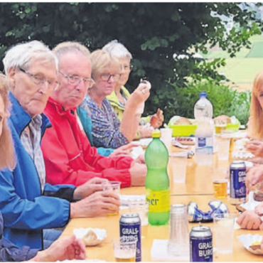 Grill- statt Veloplausch - Die Teilnehmenden genossen die trockenen Momente und die Gemeinschaft. Bild: zg
