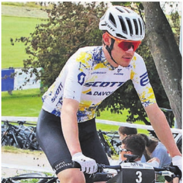 Mountainbikesport auf höchstem Niveau - Mit Gian Bütikofer kämpft ein Einheimischer um den Sieg bei der Elite.