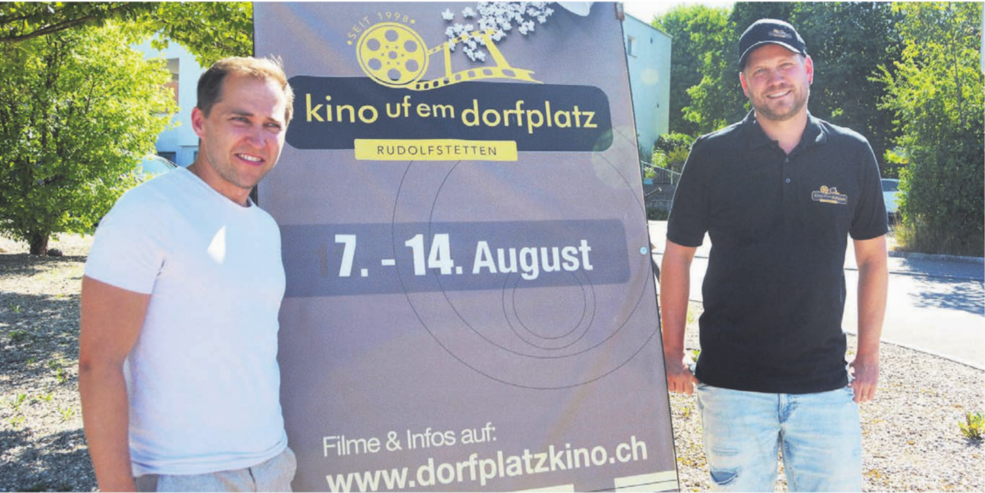 Sie freuen sich auf acht Abende im Zeichen des Filmes: «Kino uf em Dorfplatz»-Präsident Stefan Meienberg (rechts) und Vizepräsident Christian Füglistaller. Bild: Roger Wetli - Das Bild wird blockiert. – Möglicherweise durch einen aktiven Adblocker.