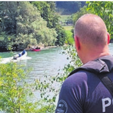 Aktion «Süsswasserkapitän» - Die Beamten hatten die Böötler vom Ufer aus genau im Blick. Bild: zg