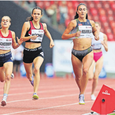 Doppelter Exploit - Seline Büchel (Mitte) im Kampf gegen Lena Scherrer und Valentina Rosamilia. Zwei Hundertstel fehlten ihr, um sich einen Platz im stark besetzten Final über 800 m zu sichern.