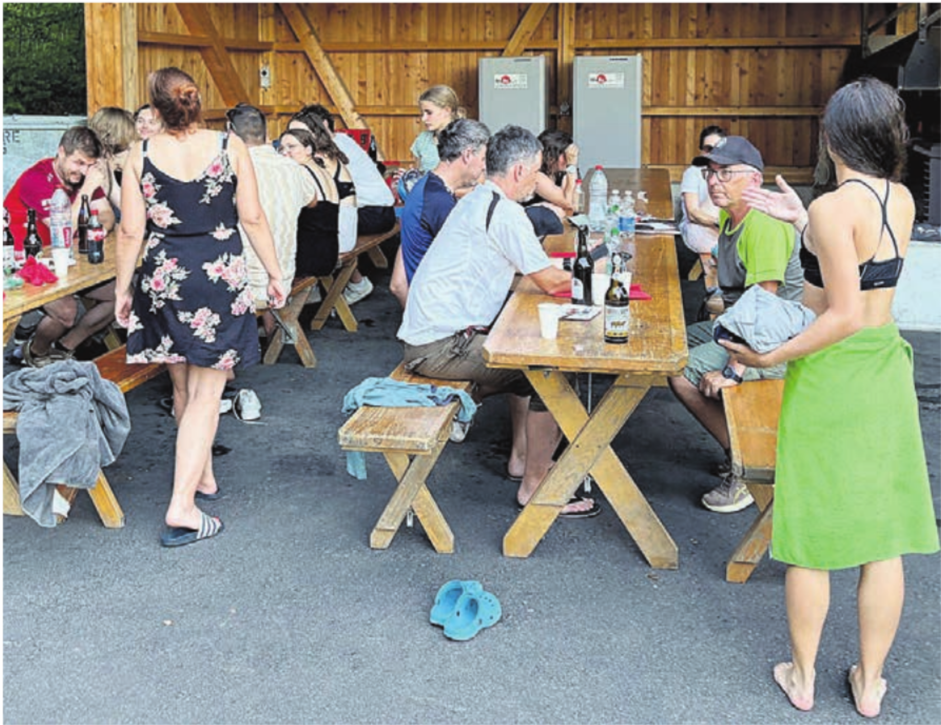 Beim geselligen Grillplausch an der Reuss liessen rund 60 Turnerinnen und Turner aller Riegen des STV Bremgarten den Tag ausklingen. Der kühle Fluss sorgte an diesem heissen Sommertag für die willkommene Erfrischung nach der körperlichen Ertüchtigung zuvor. Bild: zg - Das Bild wird blockiert. – Möglicherweise durch einen aktiven Adblocker.