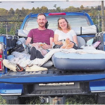 Schönes Wetter und Besucherrekord - Benny Glättli und Laura Henseler, genossen ihr Date am Autokino mit Picknick.