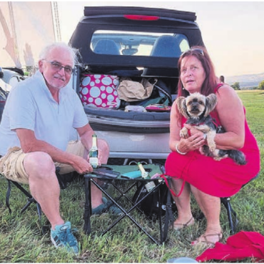 Schönes Wetter und Besucherrekord - Serge Kirchhofer und Antoinette Sidler waren bestens auf ihr Picknick vorbereitet.