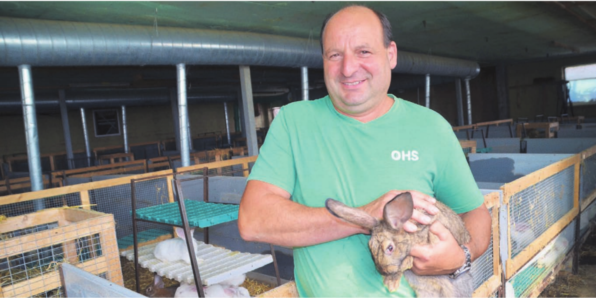 Seine «Chüngel» sind Herbert Meier, Gemeinderat und Landwirt, ans Herz gewachsen.    Bilder: Thomas Stöckli - Das Bild wird blockiert. – Möglicherweise durch einen aktiven Adblocker.