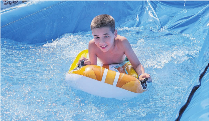 Der Summer Splash 2025 liess Kinderherzen höherschlagen. Für weitere solche Momente wird dieser kleine Rutschfan sich leider eine ganze Weile gedulden müssen.
Bild: huy Der Summer Splash 2025 liess Kinderherzen höherschlagen. Für weitere solche Momente wird dieser kleine Rutschfan sich leider eine ganze Weile gedulden müssen.
Bild: huy