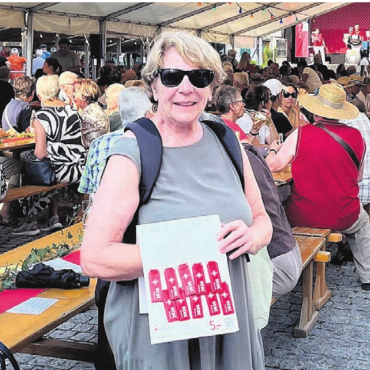 «Darum Wohlen!» - Ein bekanntes Gesicht: Helena Guarisco engagiert sich ehrenamtlich für den Verkauf des 1.-August-Abzeichens.