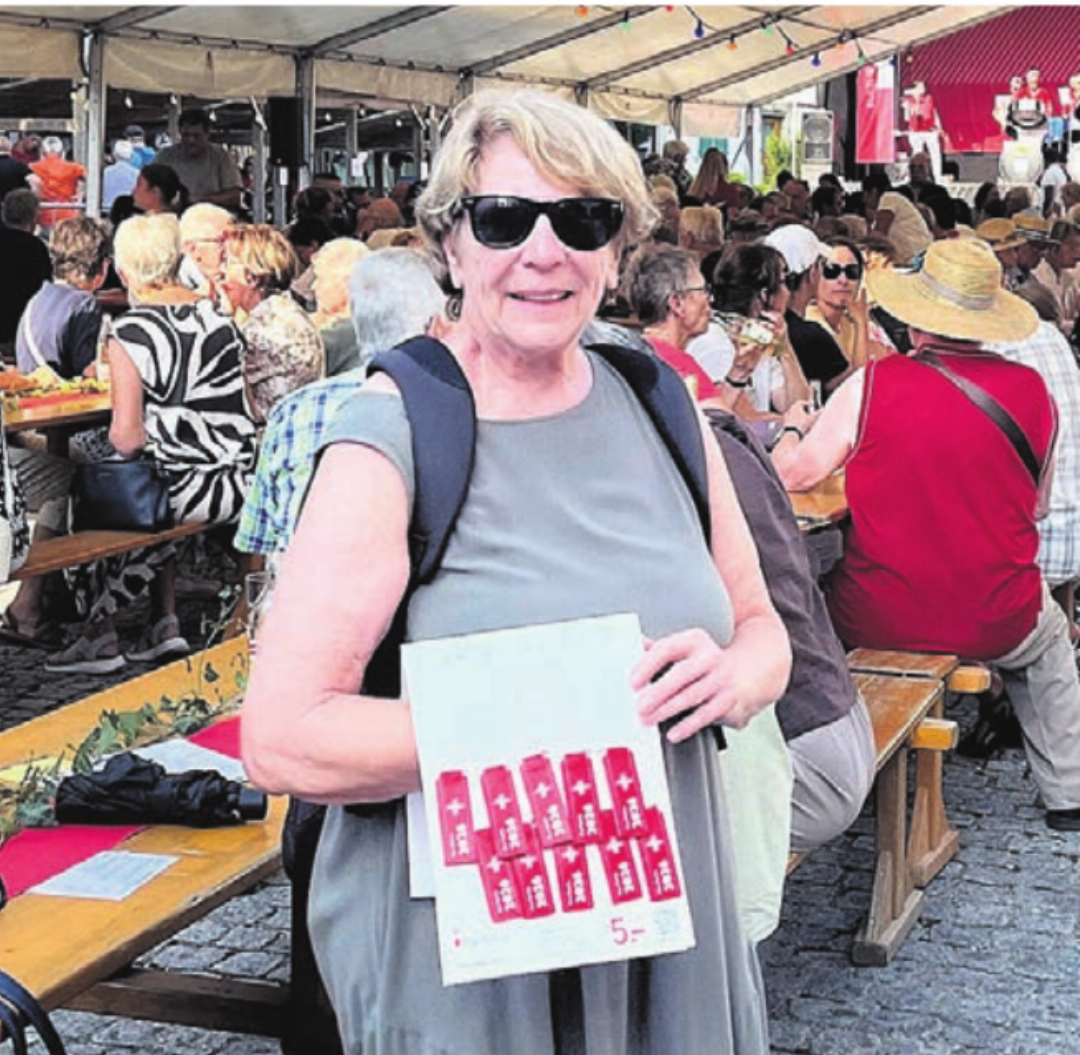 Ein bekanntes Gesicht: Helena Guarisco engagiert sich ehrenamtlich für den Verkauf des 1.-August-Abzeichens. Ein bekanntes Gesicht: Helena Guarisco engagiert sich ehrenamtlich für den Verkauf des 1.-August-Abzeichens.