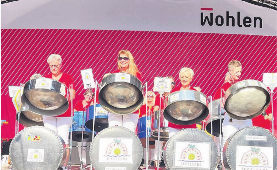 Zur Eröffnung der Feier gab es karibische Klänge durch die Frauen-Steelband Lipsticks. Zur Eröffnung der Feier gab es karibische Klänge durch die Frauen-Steelband Lipsticks.
