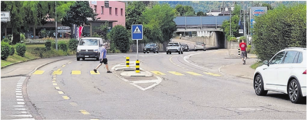 Die Sanierung soll die Kantonsstrasse auch sicherer machen, vor allem auch für Fussgänger. Bild: chh Die Sanierung soll die Kantonsstrasse auch sicherer machen, vor allem auch für Fussgänger. Bild: chh