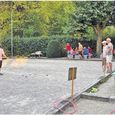 Tag der offenen Tür - Pétanque wird in der Gruppe gespielt und fördert soziale Kontakte. Bilde: zg