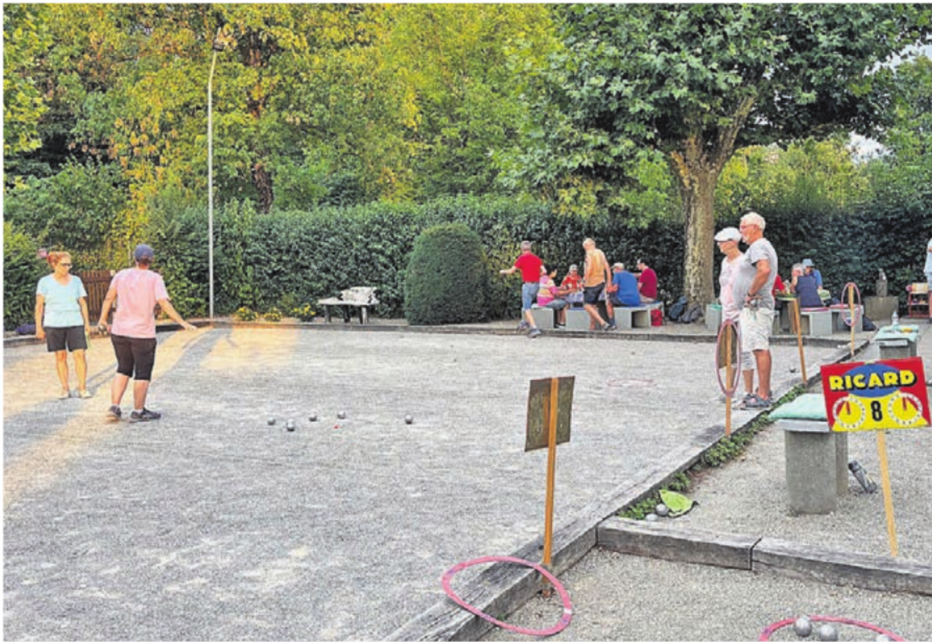 Pétanque wird in der Gruppe gespielt und fördert soziale Kontakte. Bilde: zg - Das Bild wird blockiert. – Möglicherweise durch einen aktiven Adblocker.